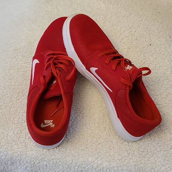 Nike Shoes - Picture 2 of 4